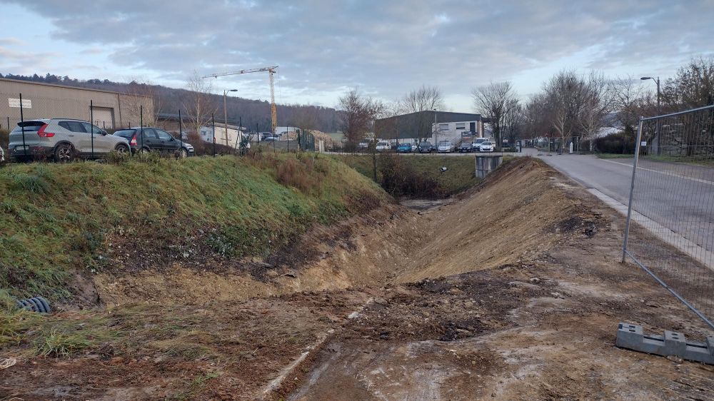 ZA Les Plantes Marnay